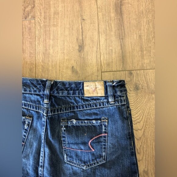 AMERICAN EAGLE DISTRESSED DENIM MINI SKIRT IN SIZE 4 - Picture 5 of 5